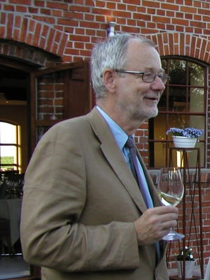 Gösta relaxing at a conference dinner.