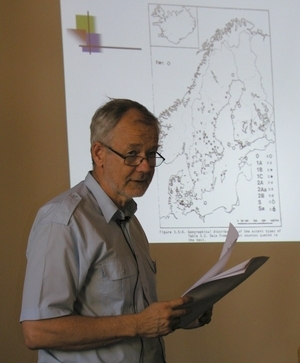 Gösta giving a speech on dialect research.